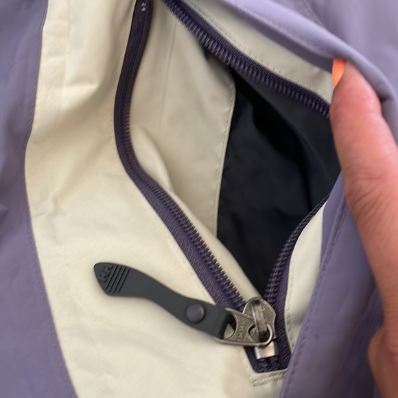 Helly Hansen Ski Coat, Size Medium, Lavender with white details - Picture 14 of 16